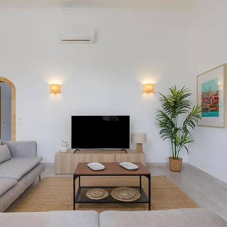 Appartement 4 Bed Spacious New Renovated, Free Parking Close *