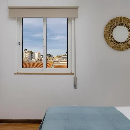 4 Bed Spacious New Renovated, Free Parking Close *