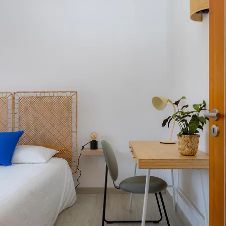 Appartement 4 Bed Spacious New Renovated, Free Parking Close Pero Dias
