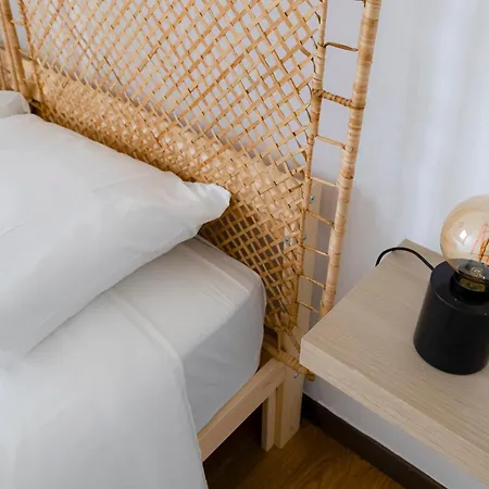 4 Bed Spacious New Renovated, Free Parking Close Appartement *