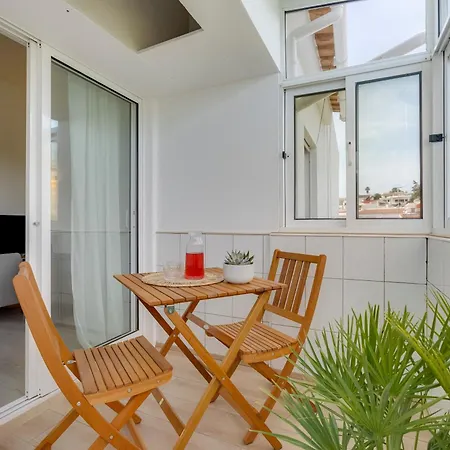 Appartement 4 Bed Spacious New Renovated, Free Parking Close Pero Dias
