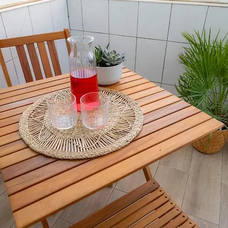 4 Bed Spacious New Renovated, Free Parking Close