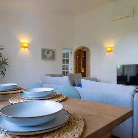 Appartement 4 Bed Spacious New Renovated, Free Parking Close