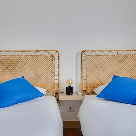Appartement 4 Bed Spacious New Renovated, Free Parking Close *
