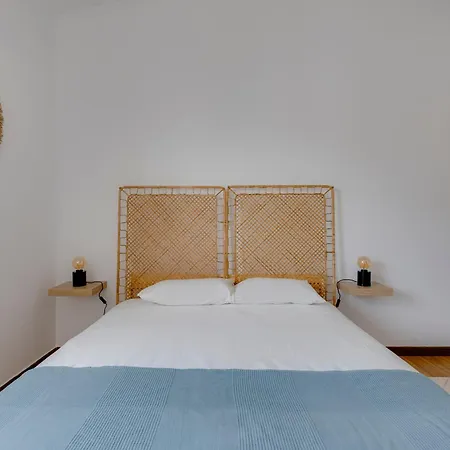 Appartement 4 Bed Spacious New Renovated, Free Parking Close *